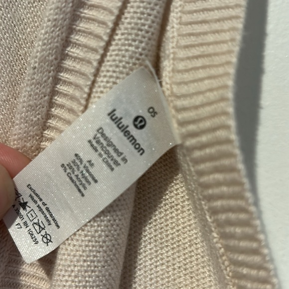 Lululemon Free to Coast Wrap - Picture 9 of 9